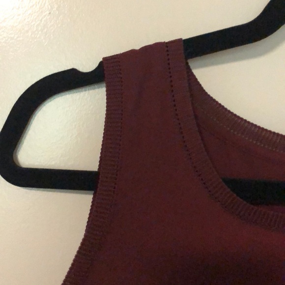 Maroon flowy tank top - Picture 3 of 3